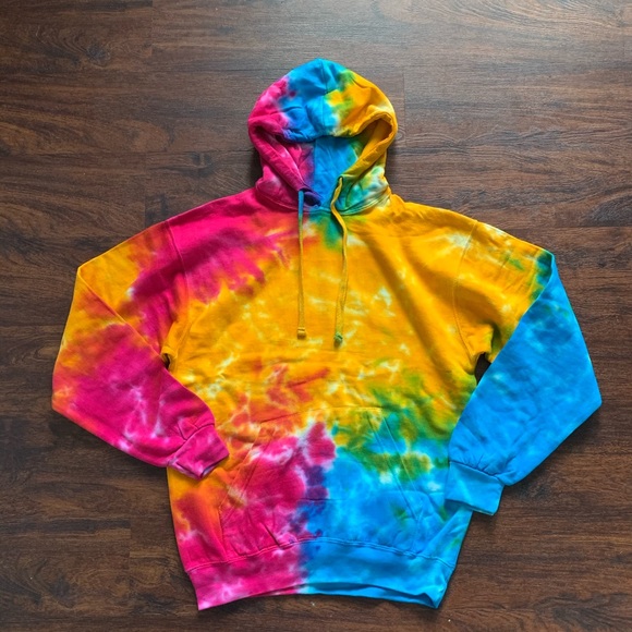 Tops - New TIE DYE Rainbow Boyfriend Hoodie S 🌈✨